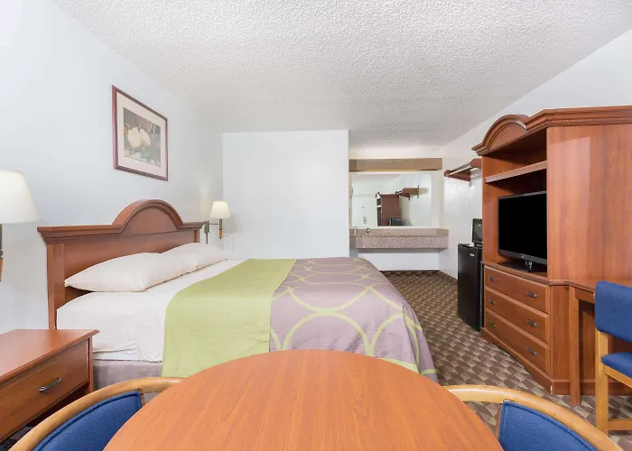 Super 8 By Wyndham Riviera Beach West Palm Beach